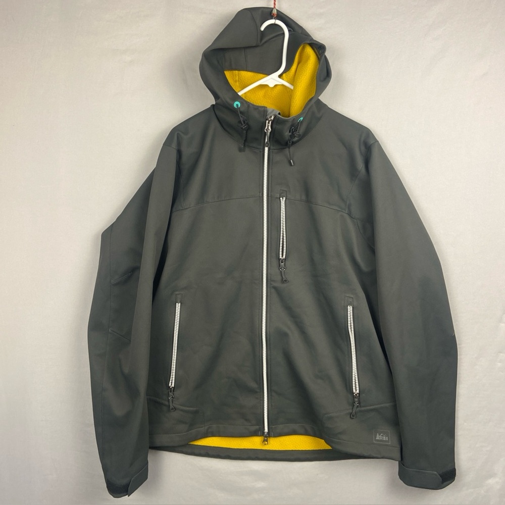 REI Windbreak Soft shell Jacket Men’s Large Gray Hooded Waffle Lined Heavyweight